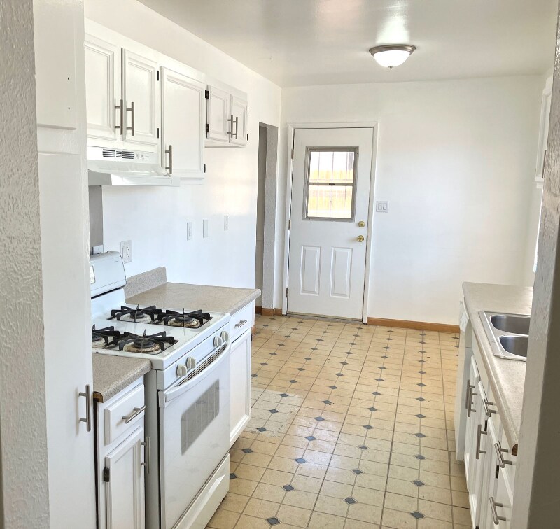 Building Photo - 1026 E Highland Ave