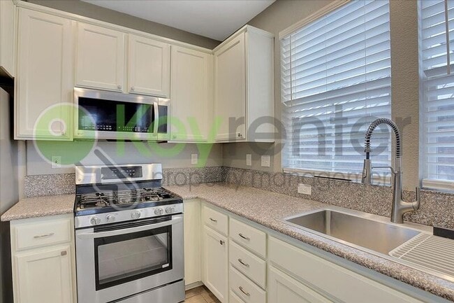 Building Photo - 461 Anjou Cir