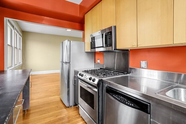 Building Photo - 1725 Lanier Pl NW