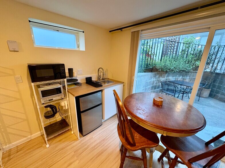 Building Photo - 4 Miramar Ave