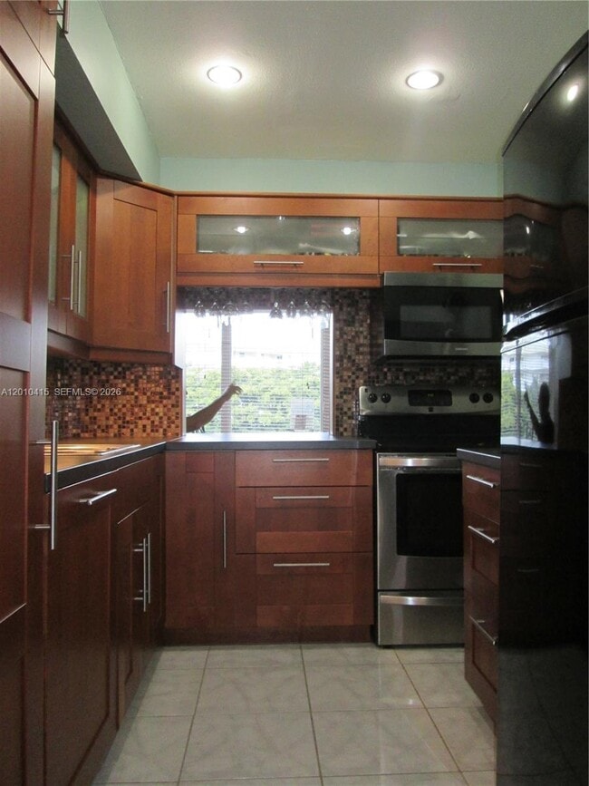 Building Photo - 250 180th Dr