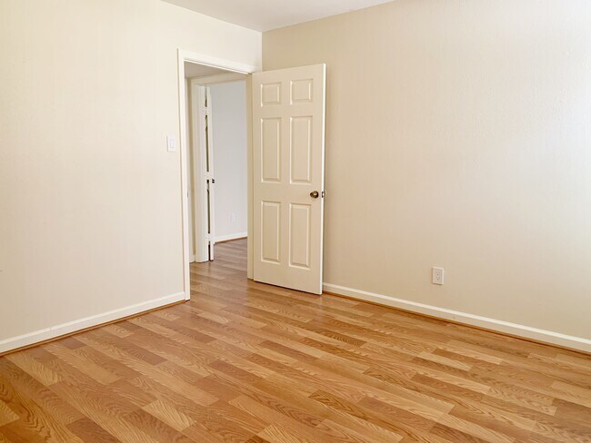 Secondary Bedroom - 5550 N Braeswood Blvd