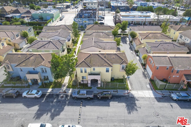 Building Photo - 121 Cancion Way