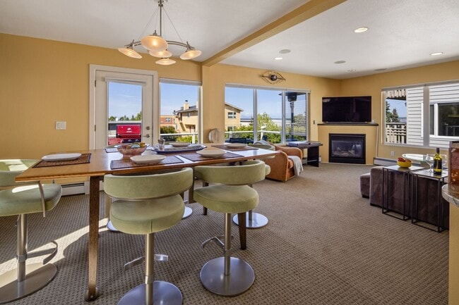 Building Photo - 617 N Street