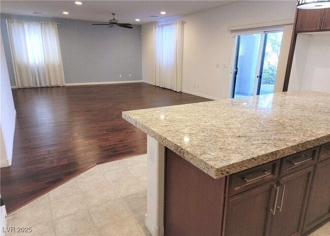 Building Photo - 10465 Saddle Mountain St