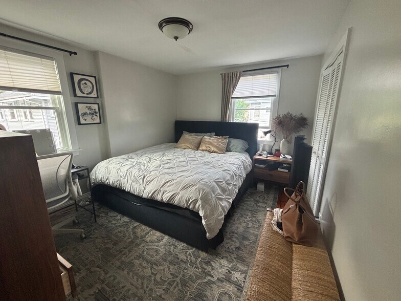 Building Photo - 17 Lesher St