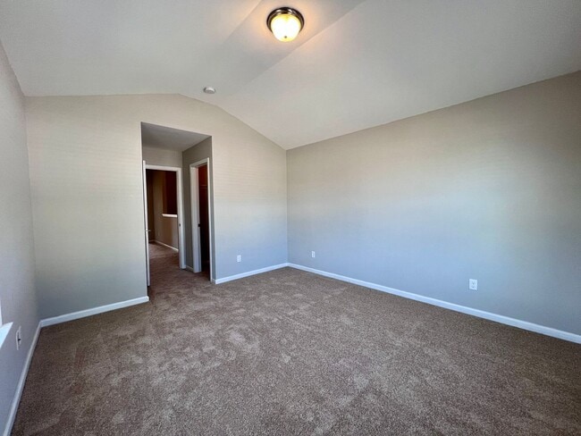 Building Photo - 3 bed/2.5 bath at end unit townhome in Berkeley Walk at Savannah Quarters with garage
