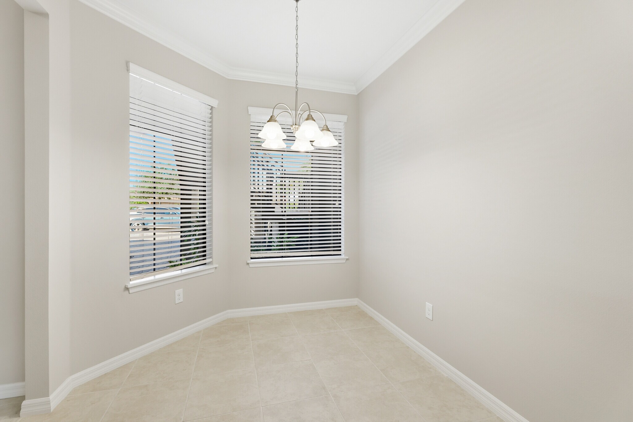 Building Photo - 12710 Sorrento Way