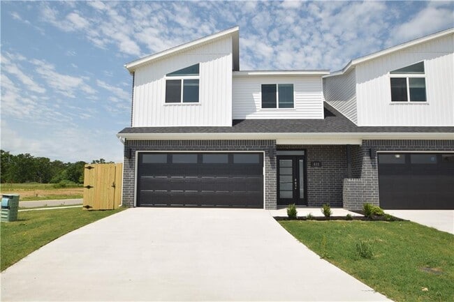 Building Photo - 401 Amethyst Rd