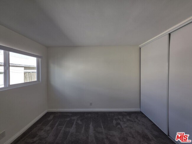 Building Photo - 517 N Francisca Ave