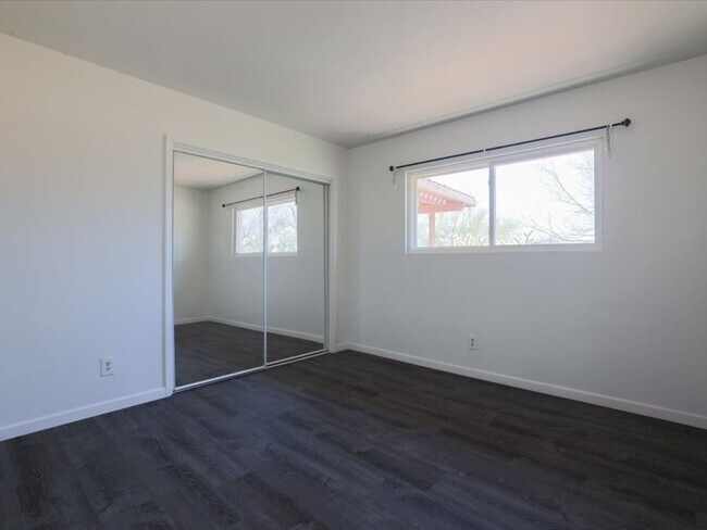 Building Photo - ? Stunning Mountain-View Home with Private Pool & All Utilities Included!!