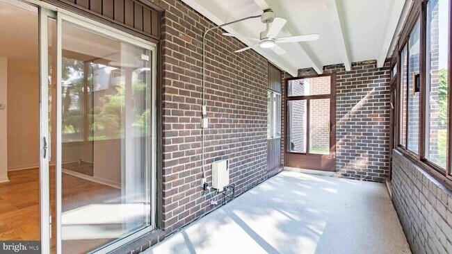 Building Photo - 29 Stonehenge Cir