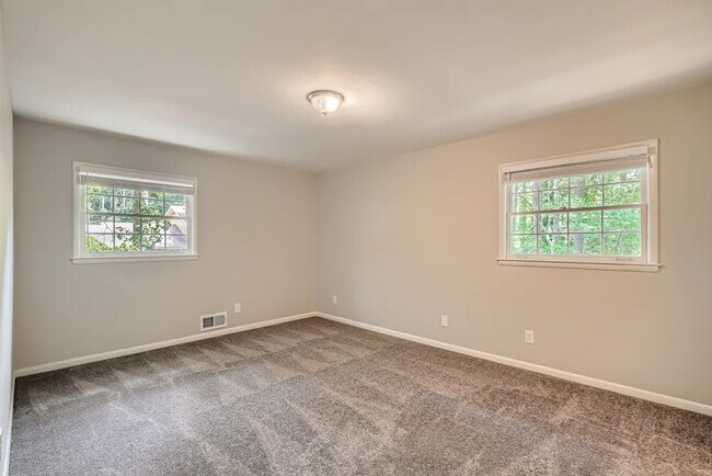 Building Photo - 1704 Chase Ridge Dr