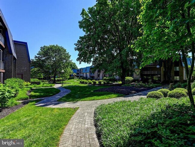 Building Photo - 14 Stonehenge Cir
