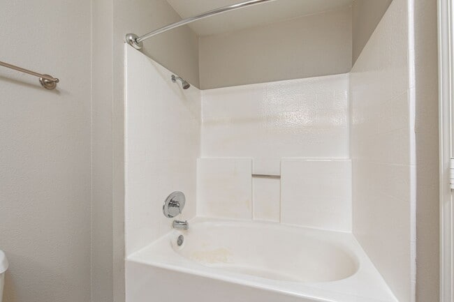 Building Photo - 2nd floor 2 bedroom unit in NW with easy access to Summerlin Pkwy and the 95/I-11