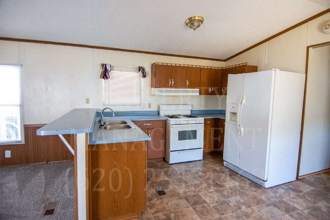 Building Photo - 2-Bed 2-Bath