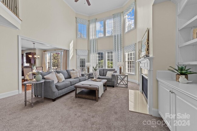 Building Photo - 9440 Wallace Pond Dr