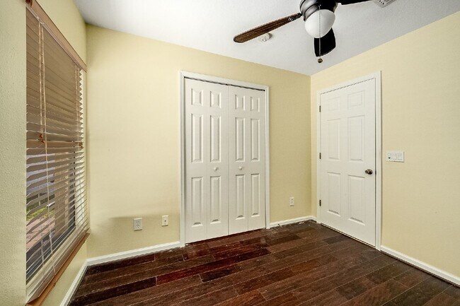 Building Photo - 3 bedroom, 2 bathroom townhome in Sonesta ...