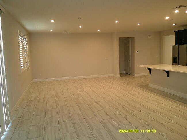 Building Photo - 700 Jasmine Ct