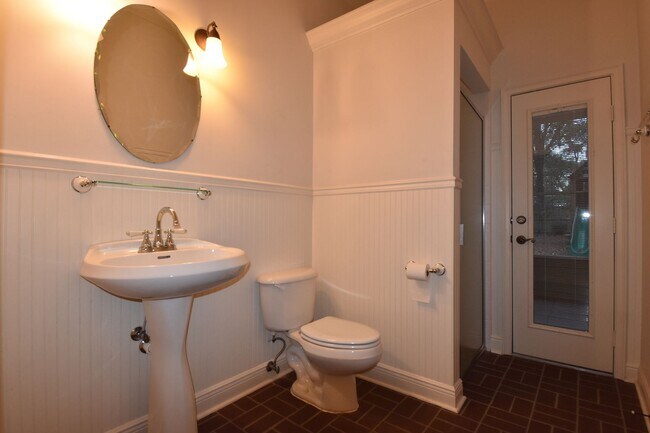 Building Photo - 2414 SW 98 Dr
