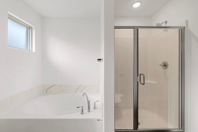 Building Photo - $1299 OFF RENT FOR THE FIRST 3 MONTHS!