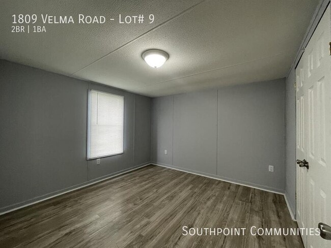 Building Photo - 1809 Velma Rd