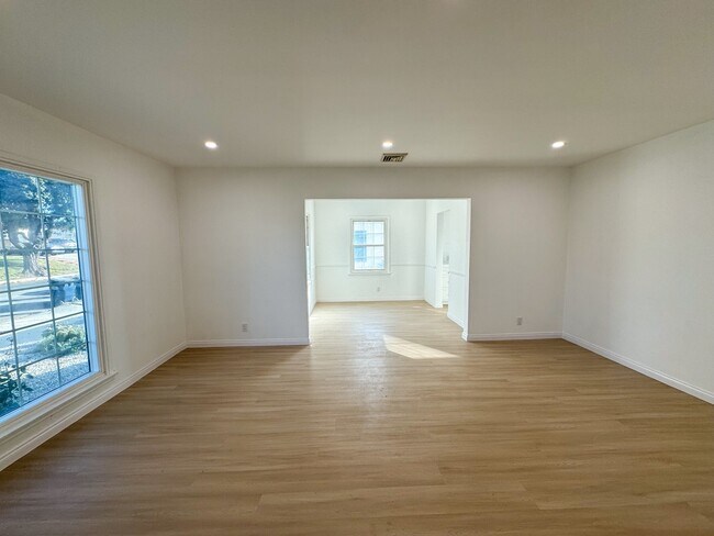 Building Photo - 10419 S Gramercy Pl