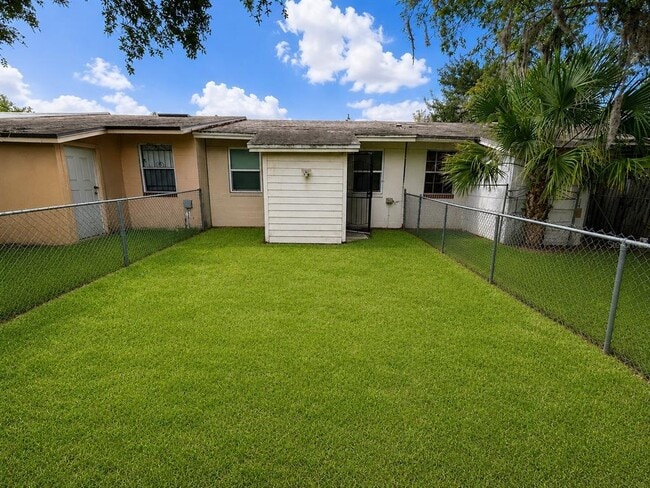 Building Photo - 4666 Ken Knight Dr N