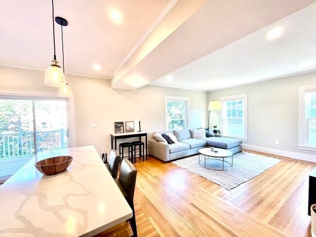 Building Photo - 102 Thurston St