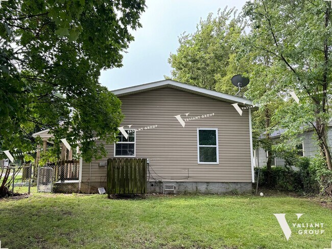 Building Photo - Cozy 3-Bedroom 1-Bathroom in Woodland Heig...