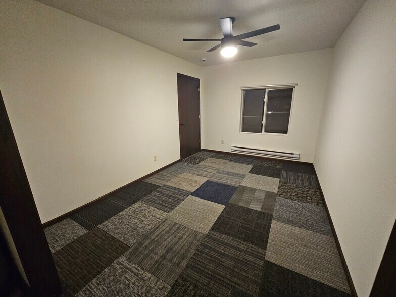 Building Photo - 1624 West Ave S