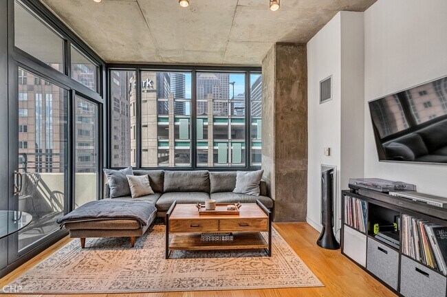 Building Photo - 235 W Van Buren St