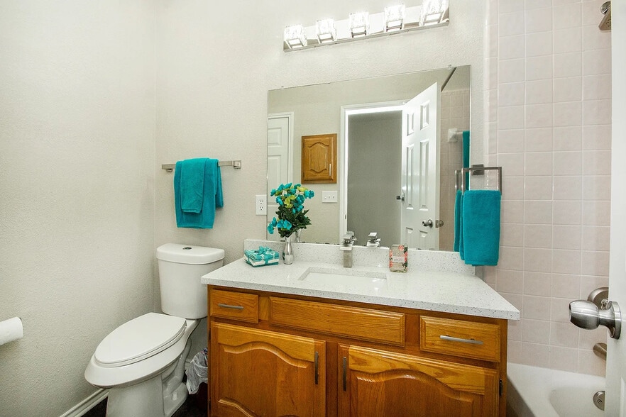 Building Photo - Room in House on Kentshire Cir