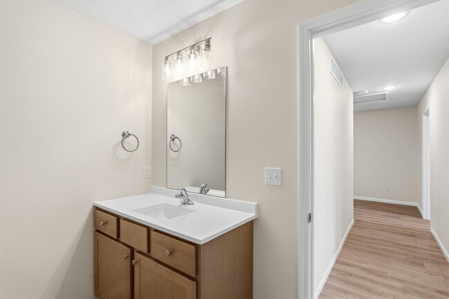 Building Photo - 5205 Silver Mill Dr