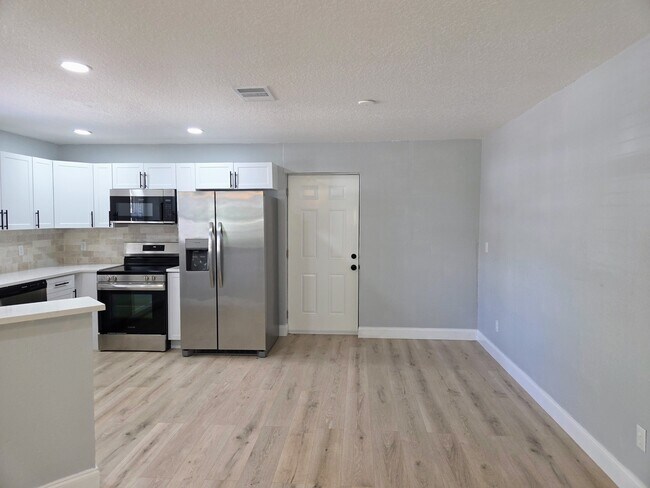 Building Photo - 3150 Emerson Ave S