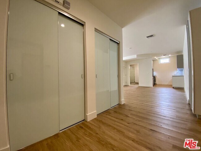 Building Photo - 9265 Burton Way