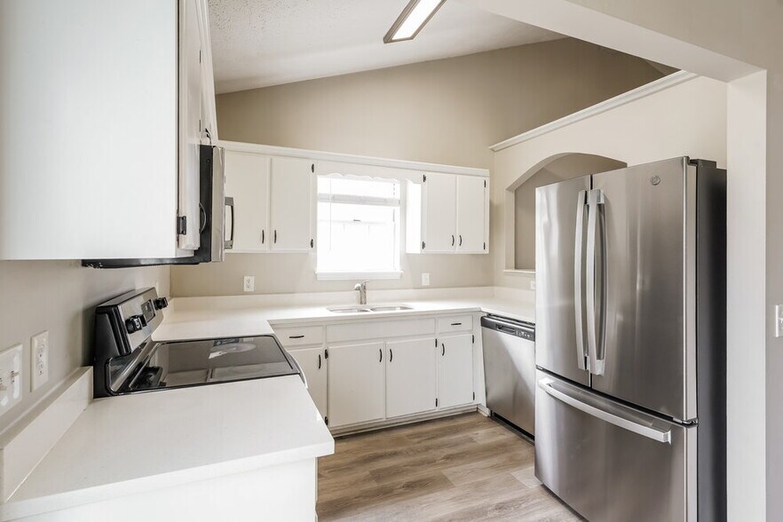 Building Photo - 4017 Pepperwood Dr