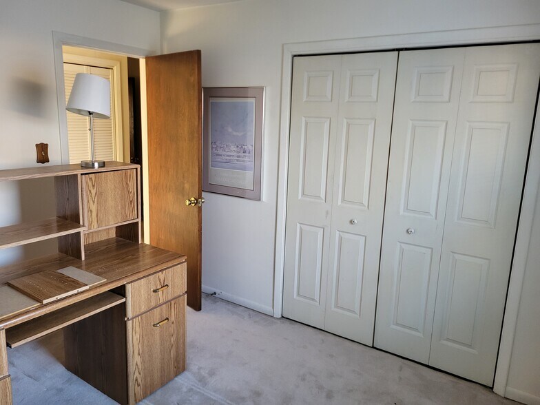 Building Photo - 242 Placid Ct