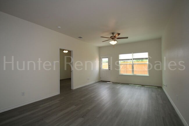 Building Photo - Modern New Construction Duplex