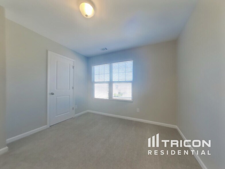 Building Photo - 24 Dusty Dr