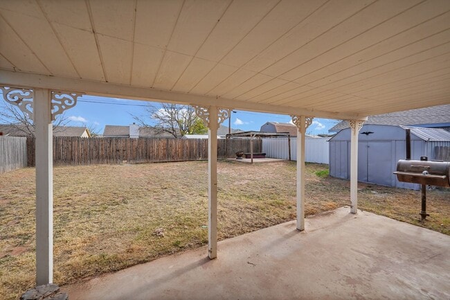 Building Photo - 8632 Duke Ave