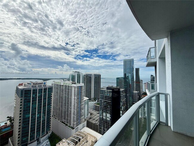 Building Photo - 1060 Brickell Ave