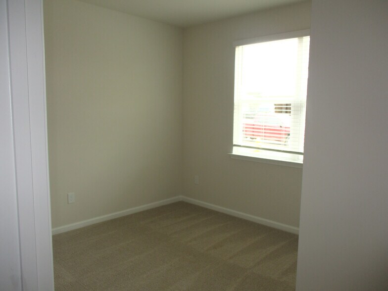 Building Photo - 1443 Porchfield Dr