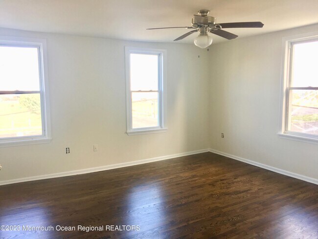 Building Photo - 200 7th Ave