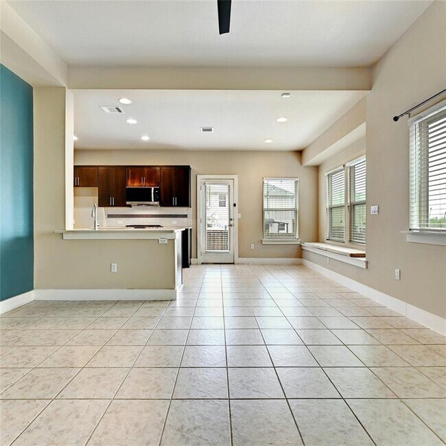 Building Photo - 8300 Brahma Dr