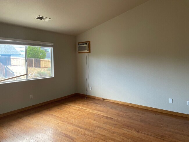 Building Photo - 8024 Moss Creek Dr
