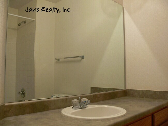 Building Photo - Fabulous Dual-Suite Red Hawk Town-home w/G...