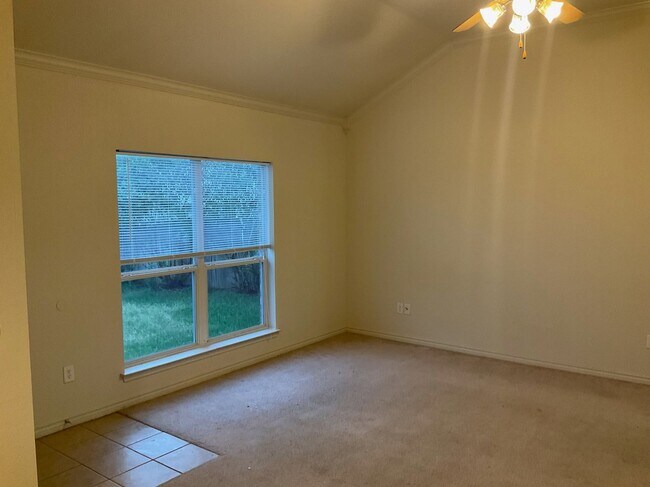 Building Photo - 800-804 Quarter Horse Trail