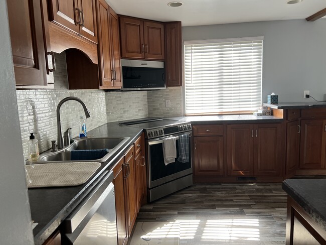 Building Photo - 305 Dolores Cir