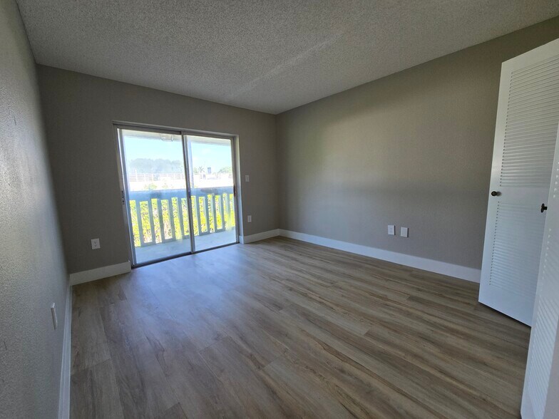 Building Photo - 17120 SW 94th Ave